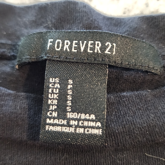 Forever 21 kiss shirt small.                   Bin 30 - Picture 6 of 10